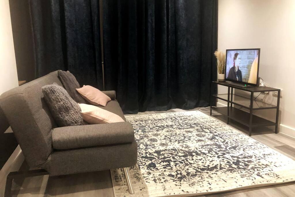 Entire Apartment / Nec / Resorts World / Birmingham Airport Sheldon  Ngoại thất bức ảnh